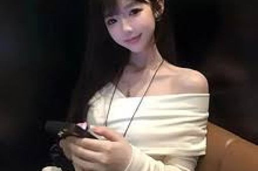 女星超大牌排场惹热议与男助理亲密举动引全网吵翻